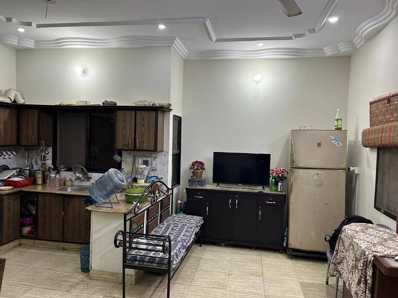 100ft road facing 240 Yards Corner Portion for Rent in Gulistan-e-Jauhar Block 3 near Kamran Chorangi 6