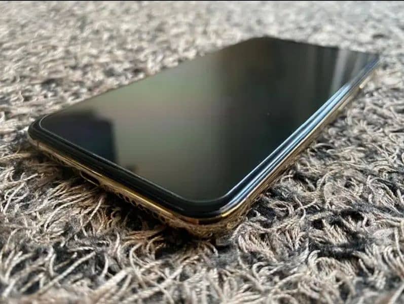 iphone XSMax 512 gb with original charger  for sale 3