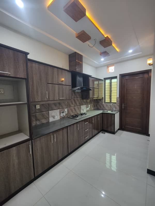 10 Marla Ground Floor Portion For Rent 7