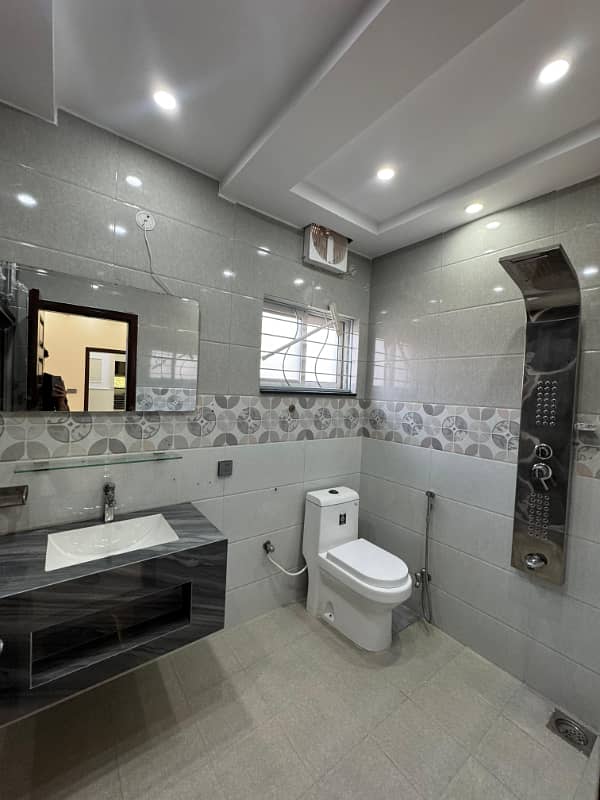 10 MARLA UPPER PORTION IS UP FOR RENT 12