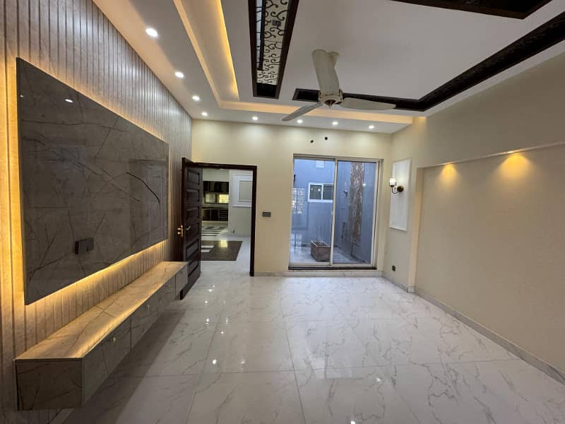 10 MARLA UPPER PORTION IS UP FOR RENT 13
