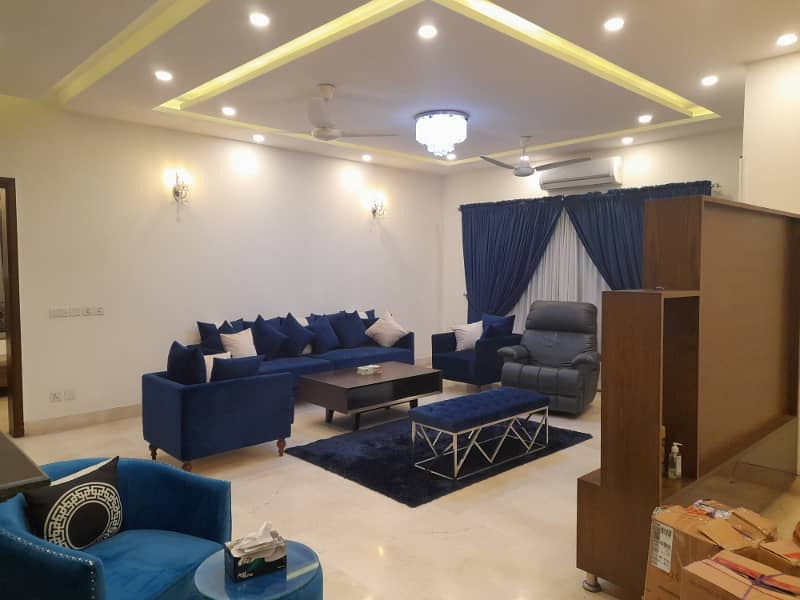 BRAND NEW LUXURY FULLY FURNISHED APPARTMENT AVAILABLE FOR RENT IN PENTA SQUARE DHA PHASE 5. 3
