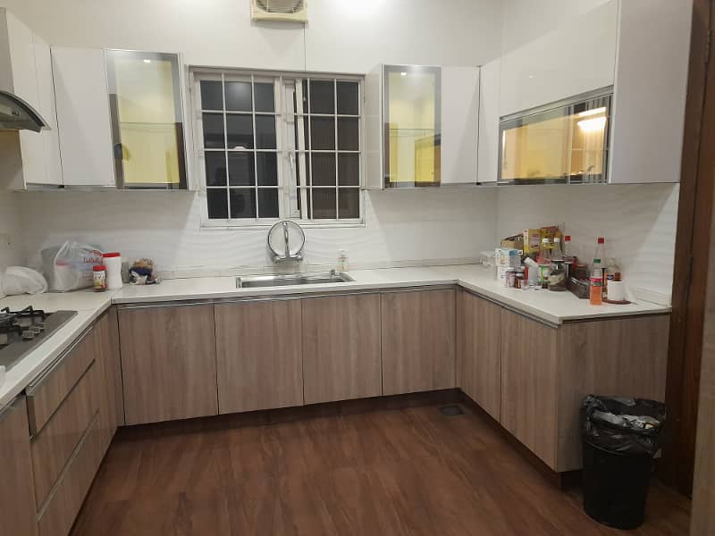 BRAND NEW LUXURY FULLY FURNISHED APPARTMENT AVAILABLE FOR RENT IN PENTA SQUARE DHA PHASE 5. 4