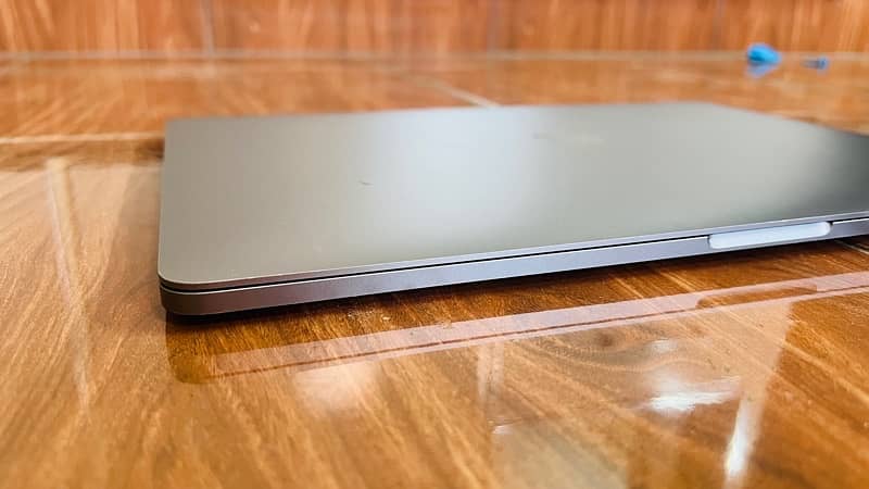 MacBook pro i7 (2018-15 inch) 16/512 GB , SSD 4GB 3