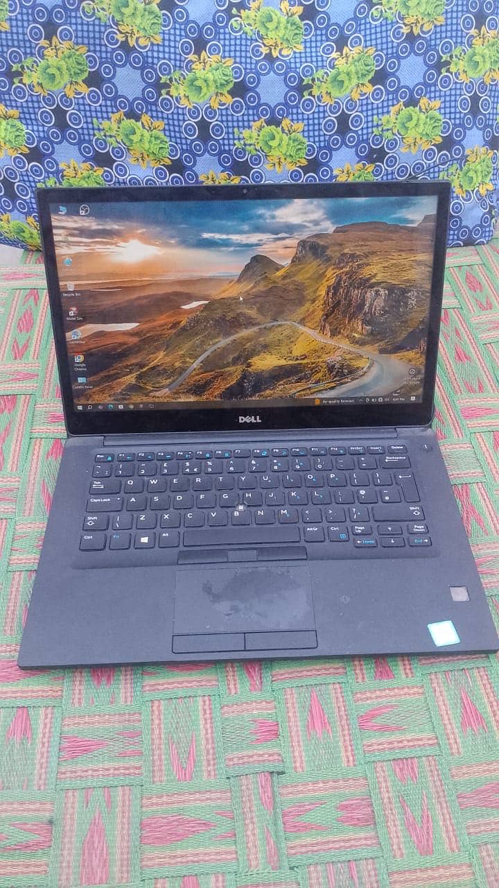 Dell laptop 256 ssd 7 generation i5 8 gb ram condition normal 0