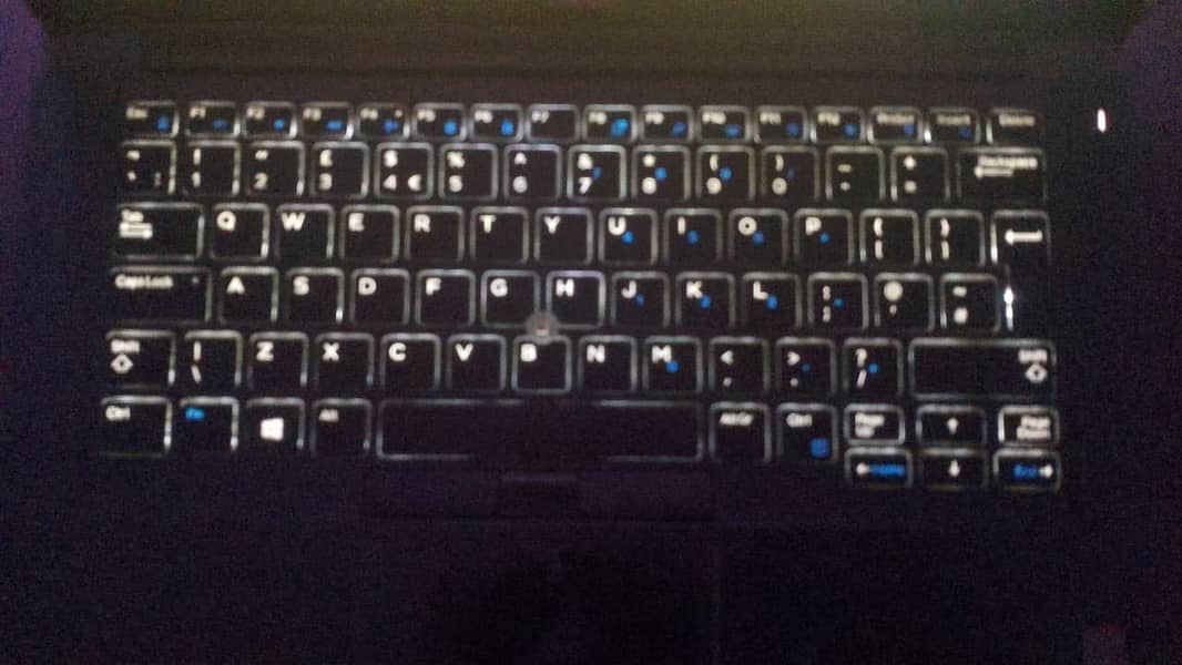 Dell laptop 256 ssd 7 generation i5 8 gb ram condition normal 4