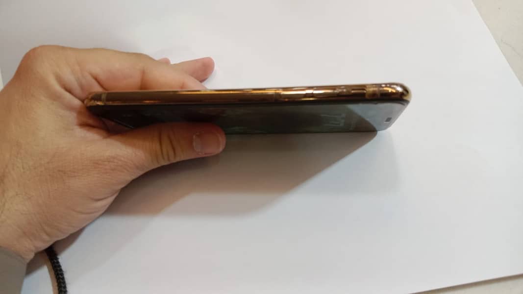 IPHONE XS (PHYSICAL+E-SIM Approved) 4