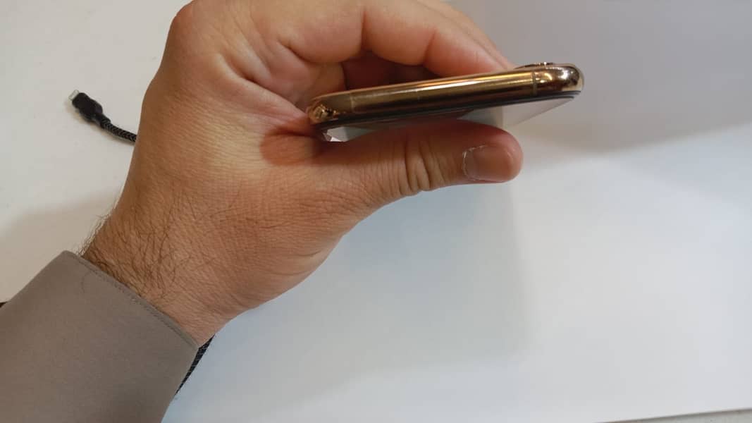 IPHONE XS (PHYSICAL+E-SIM Approved) 5