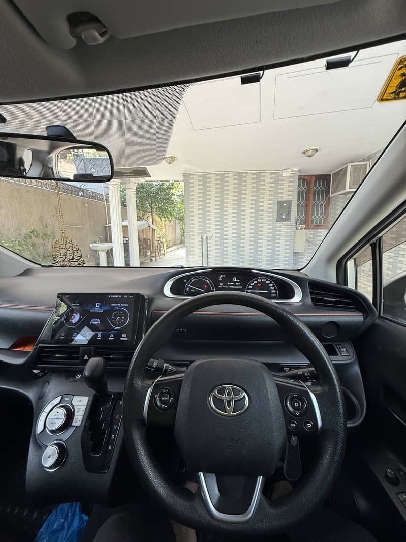 Toyota sienta 0