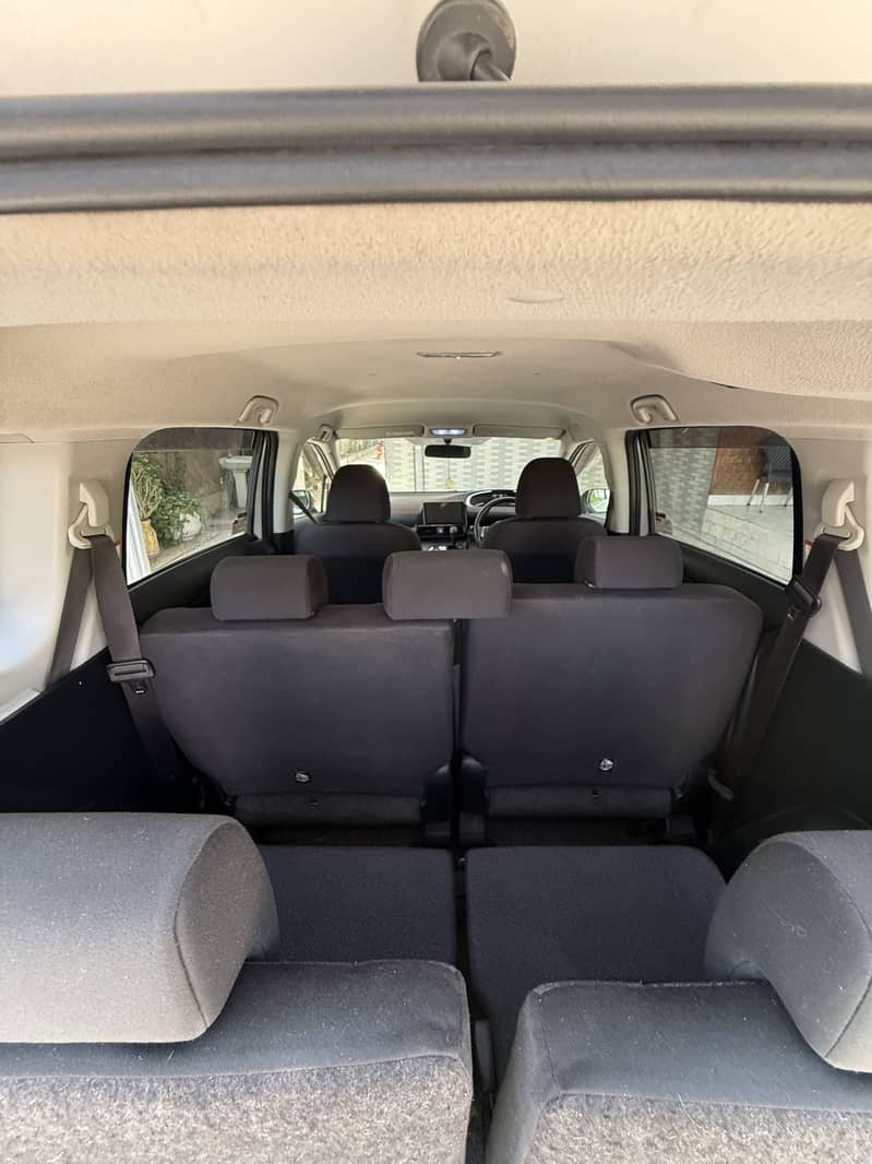 Toyota sienta 7