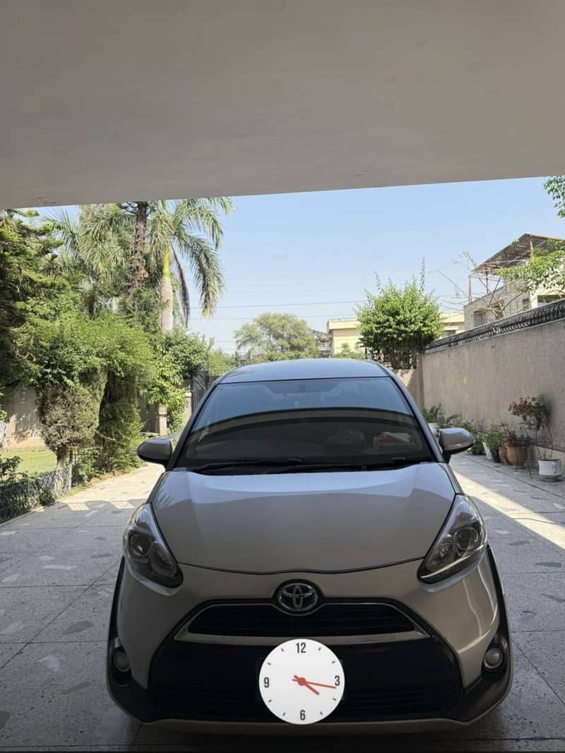 Toyota sienta 9