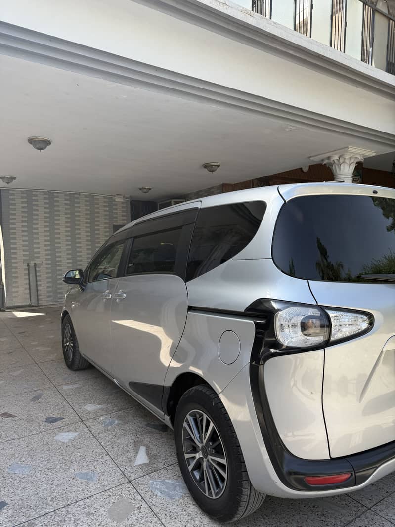 Toyota sienta 10