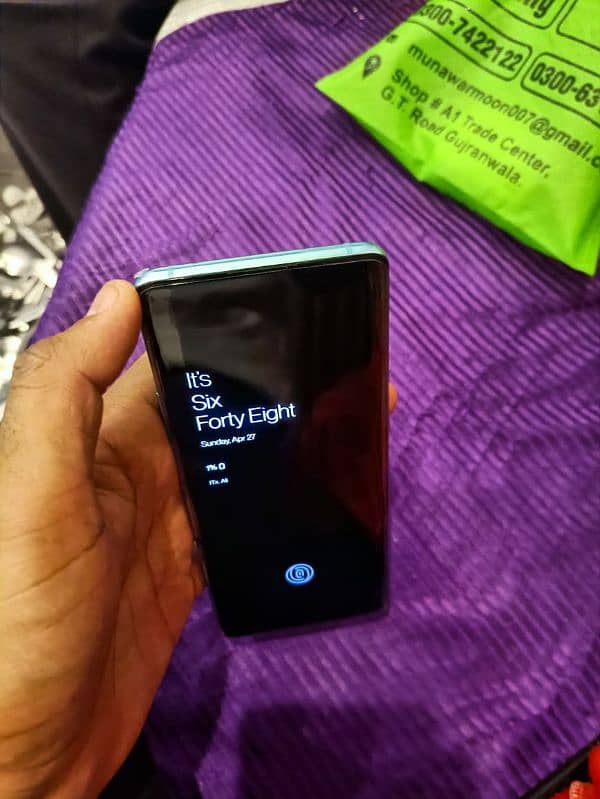 one plus 8pro 12 gb 256 gb 2