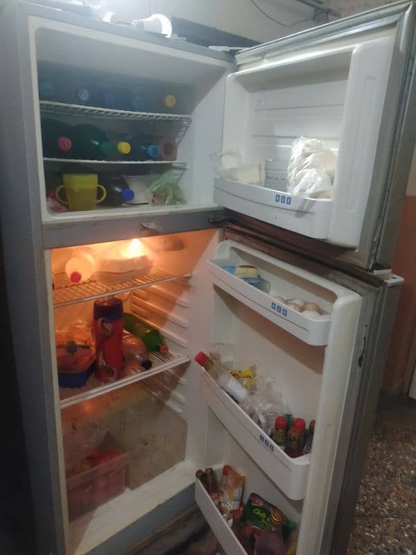 Hier large frig he cooling behtreen 100% good cooling 0