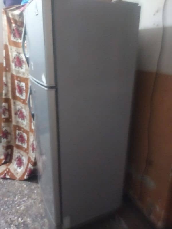 Hier large frig he cooling behtreen 100% good cooling 3