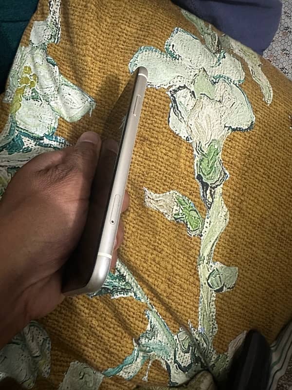 Iphone 11 PTA APPROVED 64 GB 0