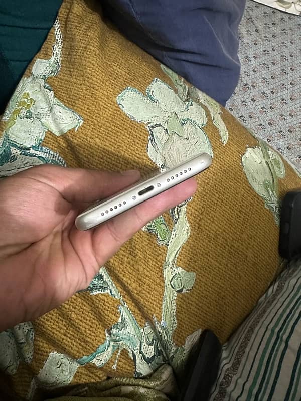 Iphone 11 PTA APPROVED 64 GB 1