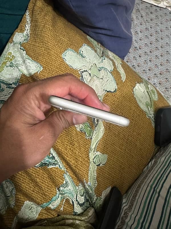 Iphone 11 PTA APPROVED 64 GB 2