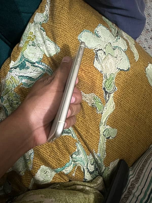 Iphone 11 PTA APPROVED 64 GB 5