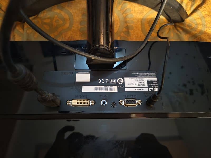 Selling my office hdmi latest monitors 5