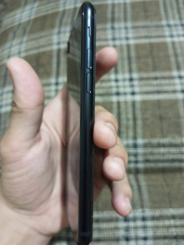 IPhone SE 3 (2022) 4