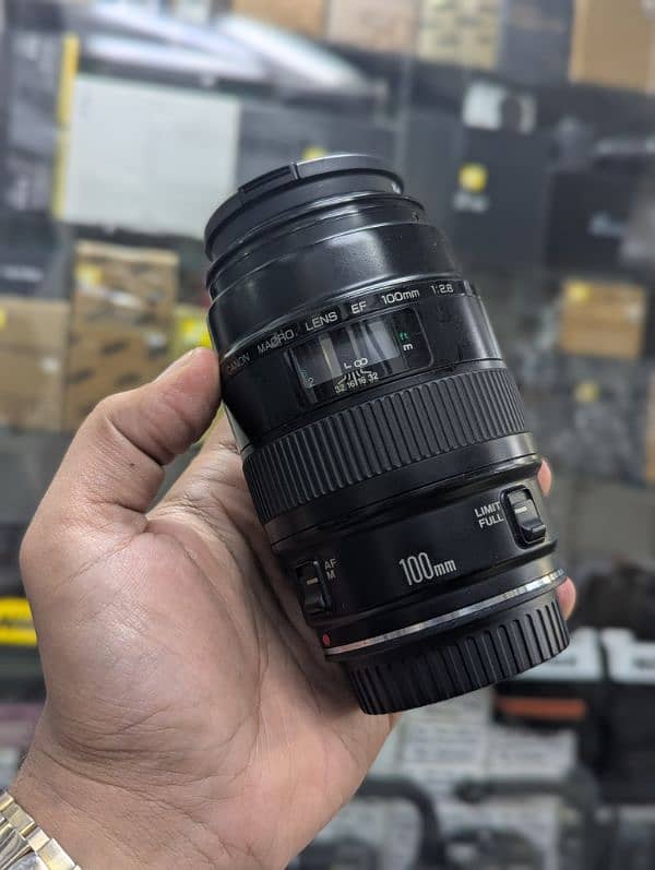 Canon 100MM 2.8 Macro lens condition just like new 10/10++ 0