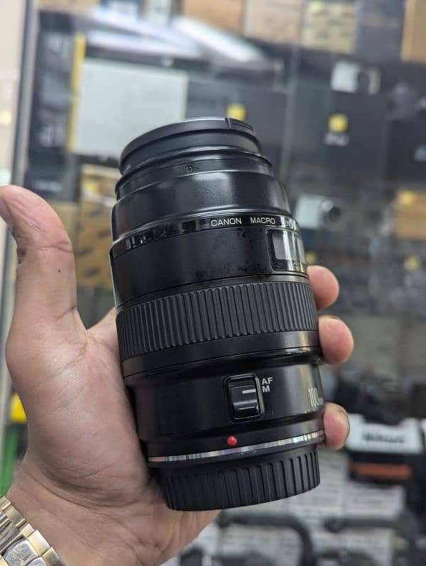 Canon 100MM 2.8 Macro lens condition just like new 10/10++ 1