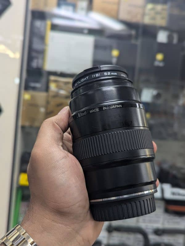Canon 100MM 2.8 Macro lens condition just like new 10/10++ 2