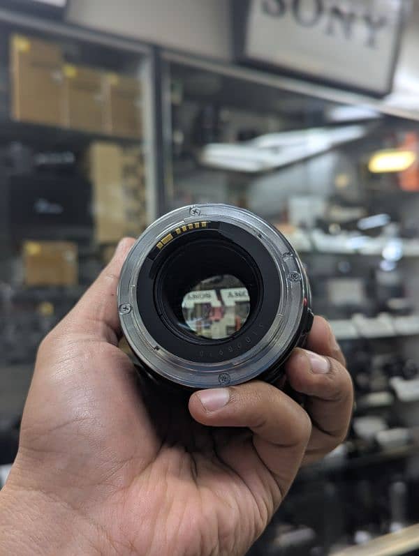 Canon 100MM 2.8 Macro lens condition just like new 10/10++ 4