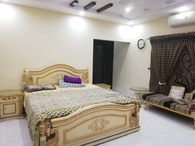 Gulberg fully furnished flat main market 2nd floor 2