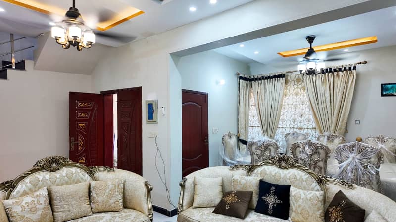 Gulberg fully furnished flat main market 2nd floor 3