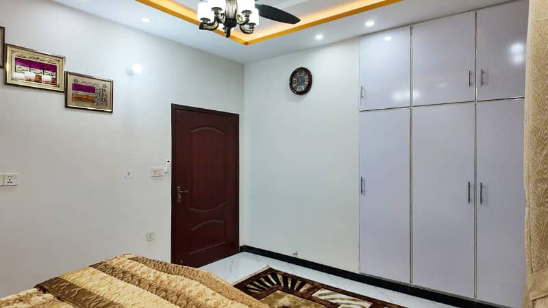 Gulberg fully furnished flat main market 2nd floor 4