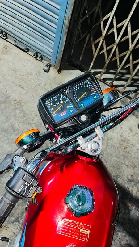 bike bilkul new condition hai 3000 chali hai…. 4
