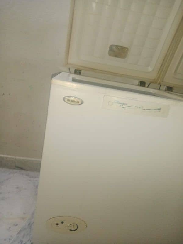 Waves Deep freezer (345_3864_641 6