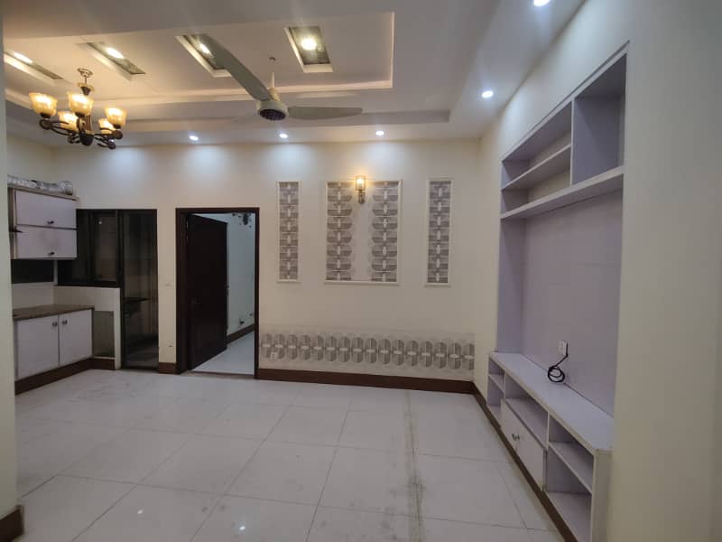 Two Bedroom Apartment Is Up On Rent 4