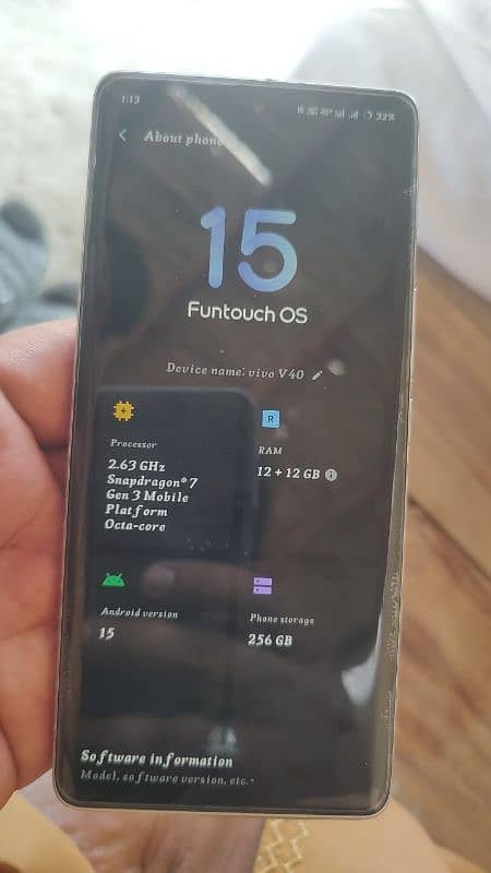 v40 10/10 condition white colour Full box 0