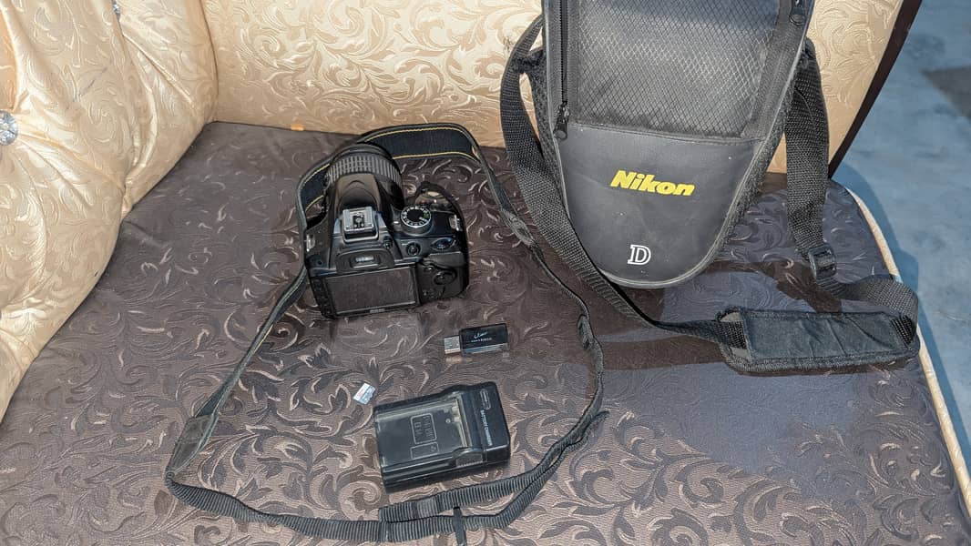 Nikon D3200 with complete accessories 3