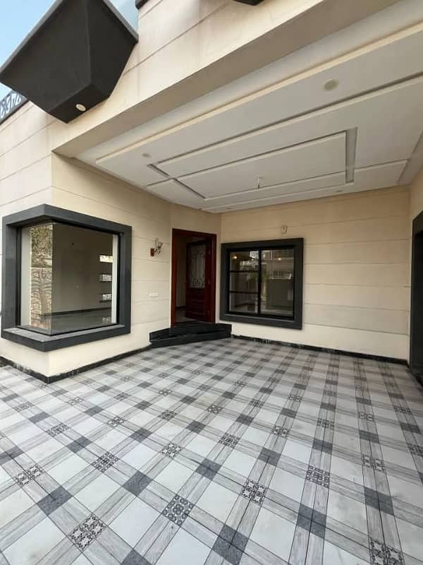 10 Marla Double story House For Rent In Royal Orchard Multan 0