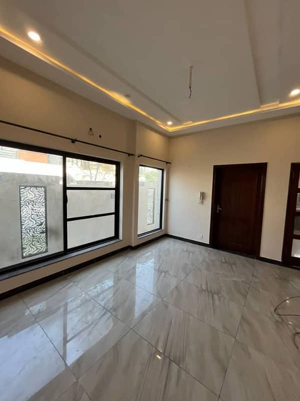10 Marla Double story House For Rent In Royal Orchard Multan 4