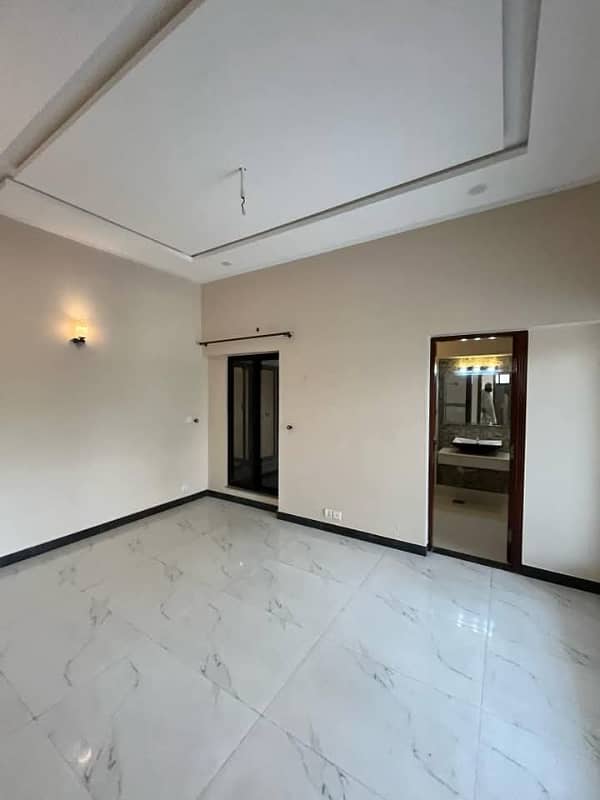 10 Marla Double story House For Rent In Royal Orchard Multan 6