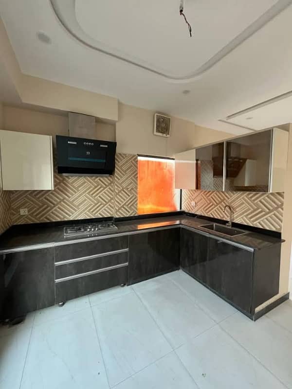 10 Marla Double story House For Rent In Royal Orchard Multan 7