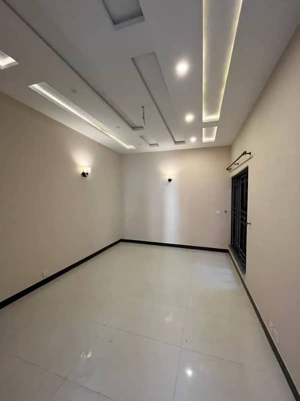 10 Marla Double story House For Rent In Royal Orchard Multan 11