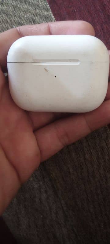 Apple airpode pro (3rd generation). 2