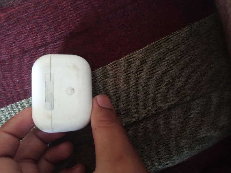 Apple airpode pro (3rd generation). 4
