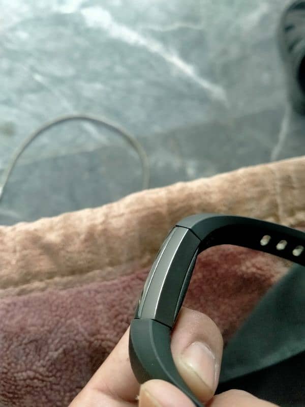 Fitbit Luxe Fitness Tracker brand bilkul new hai 2