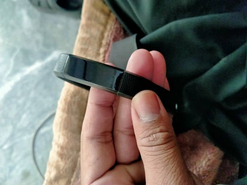 Fitbit Luxe Fitness Tracker brand bilkul new hai 4