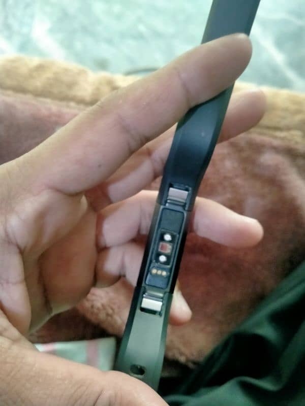 Fitbit Luxe Fitness Tracker brand bilkul new hai 5