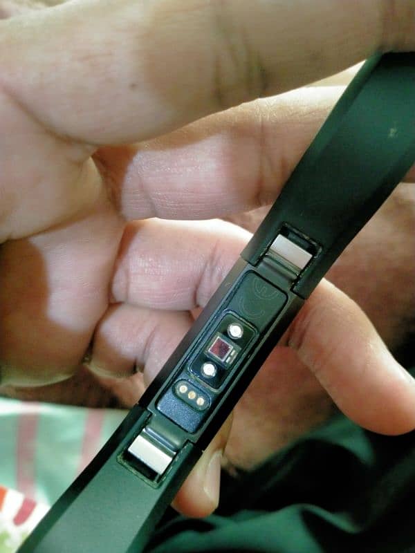 Fitbit Luxe Fitness Tracker brand bilkul new hai 6