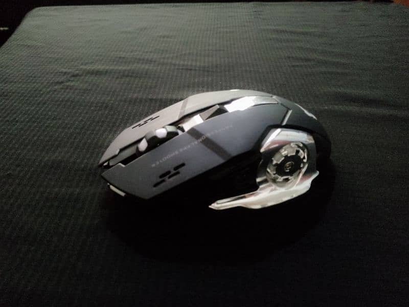 Professional wireless RGB gaming mouse. Details in description 2
