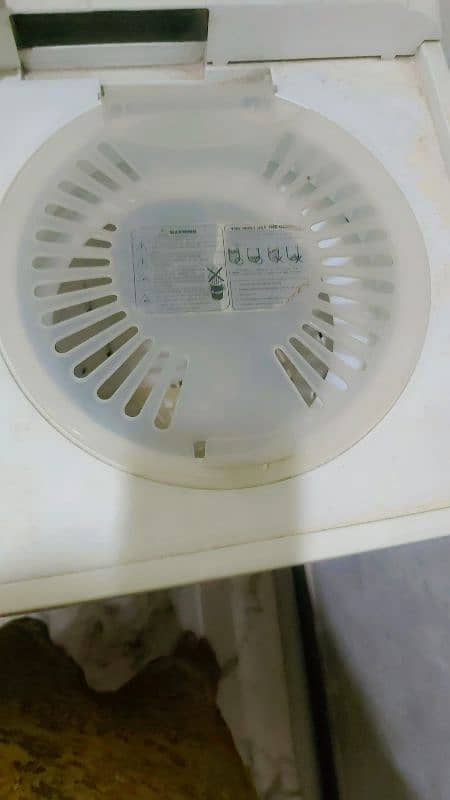 haier semi automatic machine 7kg for sell. 4